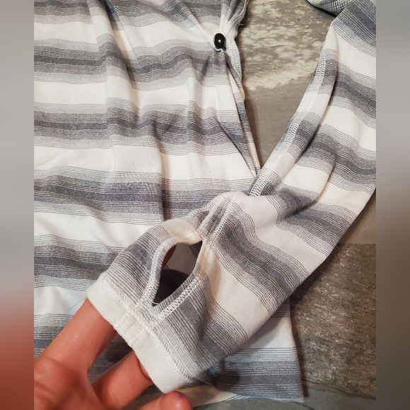 Lululemon Radiant long sleeve top. Striped grey and white. Size 6. Faux wrap. - Picture 4 of 10
